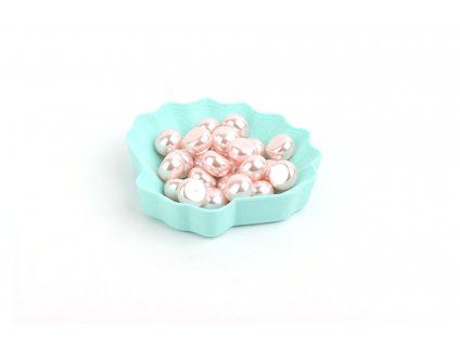 Shell-shaped bowl