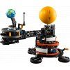 LEGO® Planeta Země a Měsíc na oběžné dráze 42179